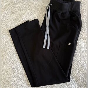 FIGS women’s scrub pants